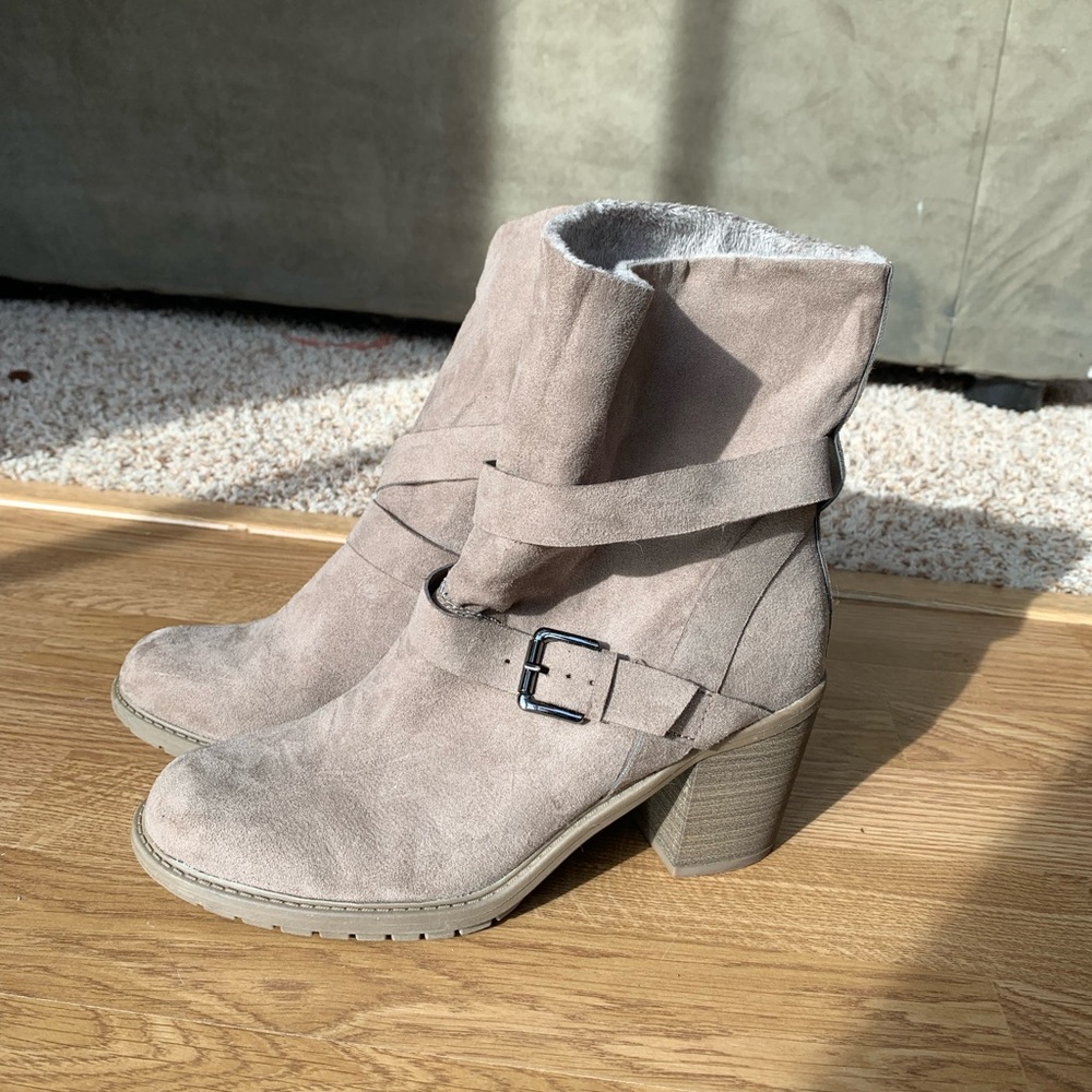 SUEDE ANKLE BOOTIES